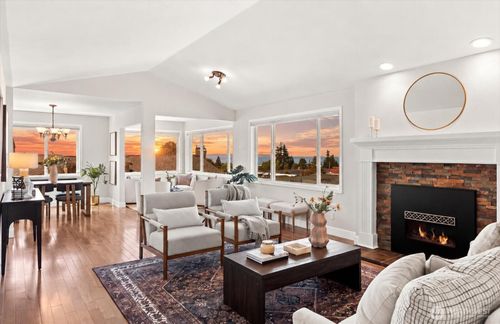 202-633 Main St, Edmonds, WA, 98020-3071 | Card Image