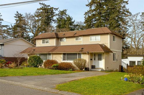 4162 Borden St, Victoria, BC, V8X2G5 | Card Image