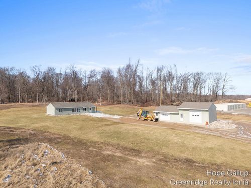 1637 N State Rd, Ionia, MI, 48846-8518 | Card Image