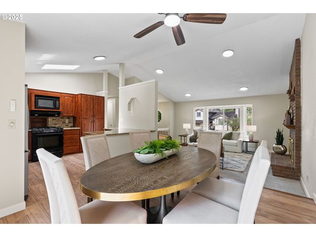 1472 Sw 14 Th St, House other with 4 bedrooms, 3 bathrooms and 2 parking in Gresham OR | Image 5