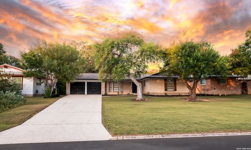 331 Shin Oak Dr, Live Oak, TX, 78233-2537 | Card Image