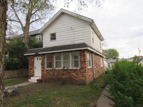 105 N High St, Anamosa, IA, 52205-1126 | Card Image