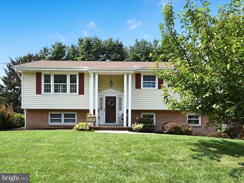 5042 Martin Dr, EAST PETERSBURG, PA, 17520-1644 | Card Image