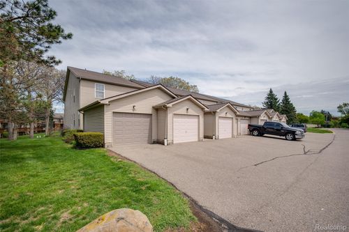 5026 Harbor Oak Drive, Waterford Charter Township, MI, 48329 | Card Image