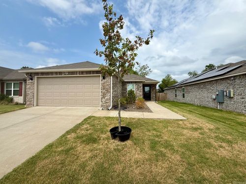 8609 Westwood Creek Dr, North Little Rock, AR, 72113-7771 | Card Image