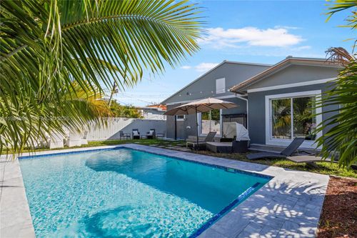 1041 Nw 73rd St, Miami, FL, 33150-3647 | Card Image