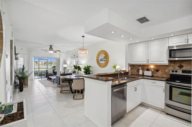 APT-2303 - 28068 Cavendish Ct, Condo with 2 bedrooms, 2 bathrooms and 1 parking in BONITA SPRINGS FL | Image 7