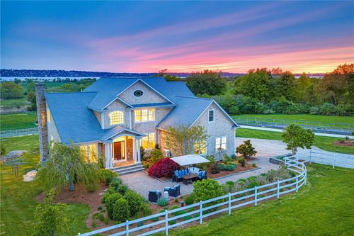 3333 Main Rd, Tiverton, RI, 02878-4805 | Card Image
