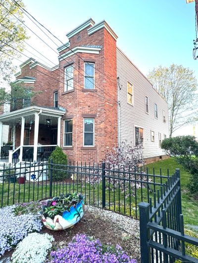 30-32 Mortson Street, Home with 5 bedrooms, 3 bathrooms and 6 parking in Hartford CT | Image 1