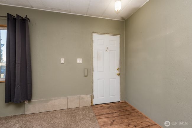 inside front door | Image 4