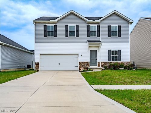 421 River Run Dr, Elyria, OH, 44035-7805 | Card Image