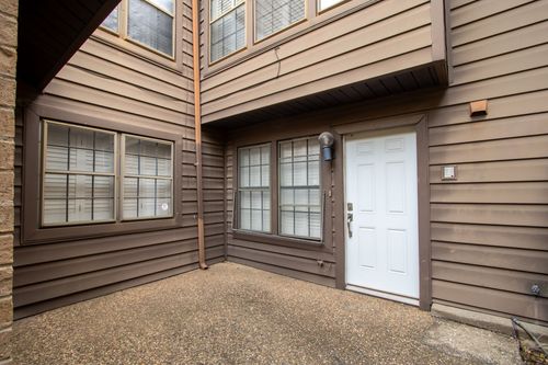 742 Oakwood Trl, Fort Worth, TX, 76112-1657 | Card Image