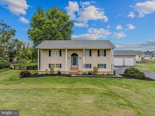 175 Willis Dr, BUNKER HILL, WV, 25413-3547 | Card Image
