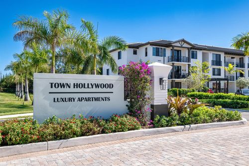 7-104-2000 Stirling Road, Hollywood, FL, 33020 | Card Image
