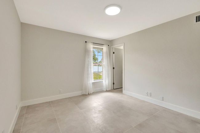 733 Nantucket Cir, Condo with 2 bedrooms, 2 bathrooms and null parking in Lake Worth FL | Image 22