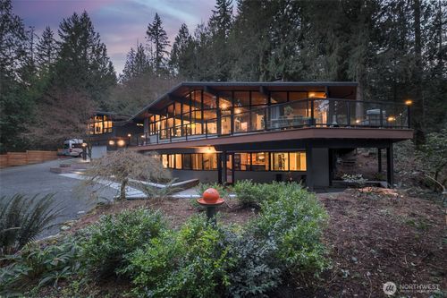 26630 Se 158th St, Issaquah, WA, 98027-8240 | Card Image