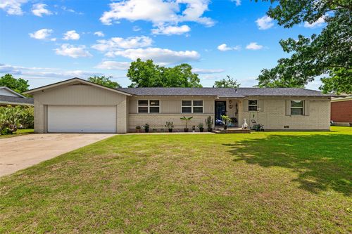 1213 Park Center St, Benbrook, TX, 76126-3507 | Card Image