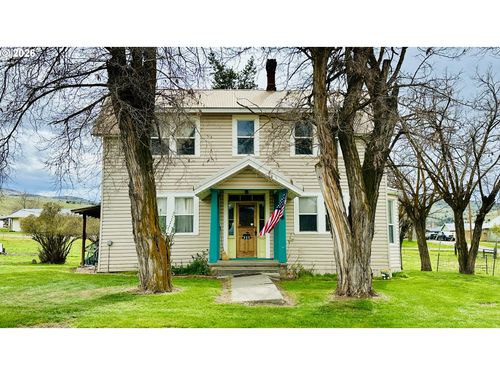 955 B St, Fossil, OR, 97830-8330 | Card Image