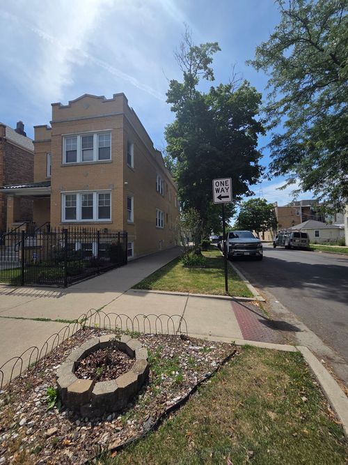 2-2252 N Mason Ave, Chicago, IL, 60639-2702 | Card Image