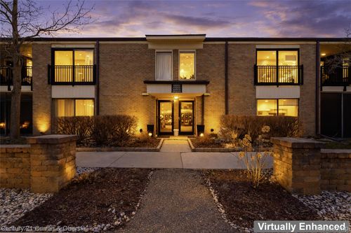 28-18220 University Park Dr, Livonia, MI, 48152-2626 | Card Image