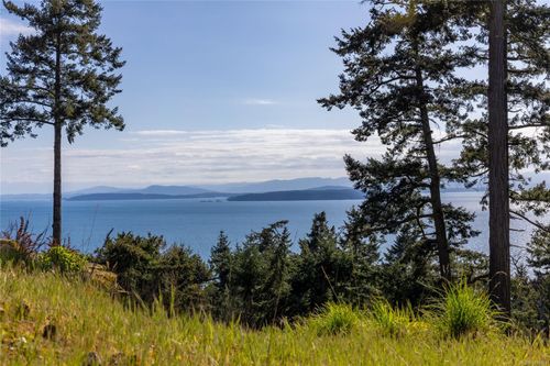 2628 Lighthouse Lane, Pender Island, BC, V0N2M2 | Card Image