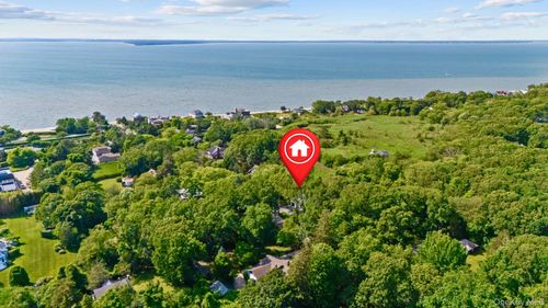 37 Peconic Bay Ave, Southampton, NY, 11968-1222 | Card Image