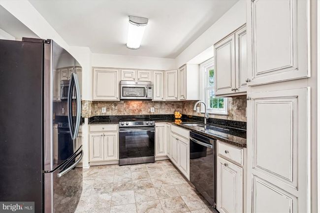 5521 Lakewhite Ct, Townhouse with 3 bedrooms, 4 bathrooms and null parking in FAIRFAX VA | Image 8