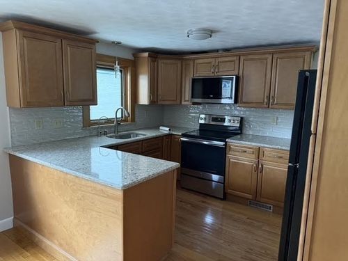 7 Puritan Rd, Danvers, MA, 01923-2427 | Card Image