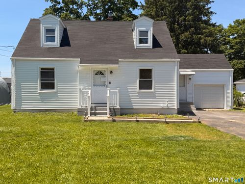 8 River Rd, East Haven, CT, 06512-1223 | Card Image