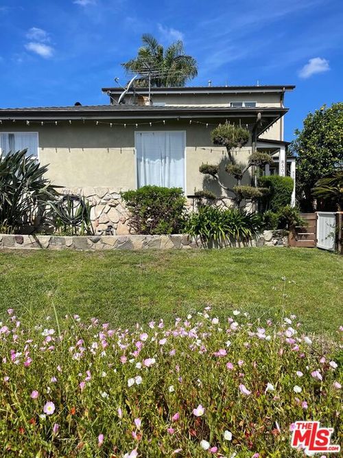 8503 Lilienthal Ave, Los Angeles, CA, 90045-4232 | Card Image