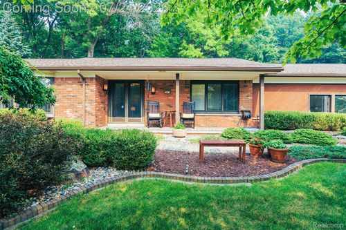 344 Shagbark Dr, Rochester Hills, MI, 48309-1819 | Card Image