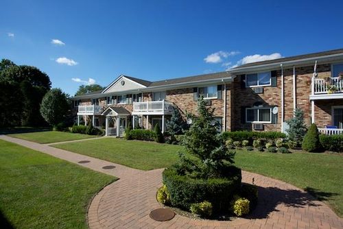 apt-e-7-196 Lakeland Ave, Sayville, NY, 11782-1917 | Card Image
