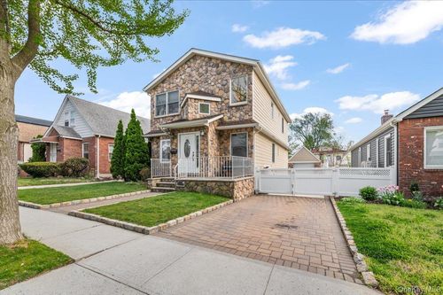 17428 Pidgeon Meadow Rd, Fresh Meadows, NY, 11365-1139 | Card Image