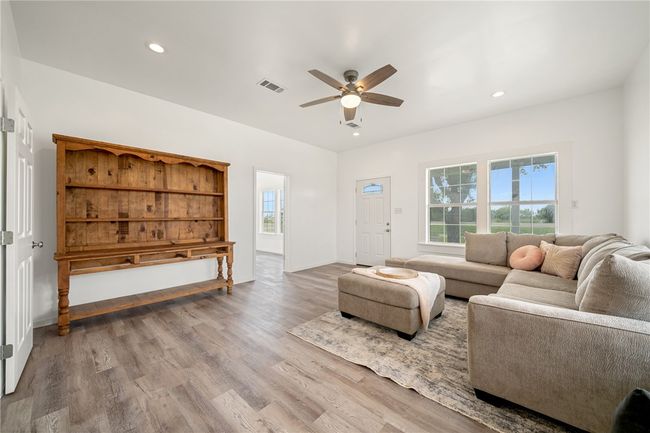 598 Business Highway 77, Home with 3 bedrooms, 2 bathrooms and null parking in Bishop TX | Image 4