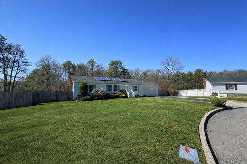 4 Mews Court, Islip, NY, 11742 | Card Image