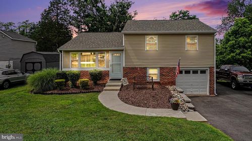 493 Adrian Rd, COLLEGEVILLE, PA, 19426-1603 | Card Image