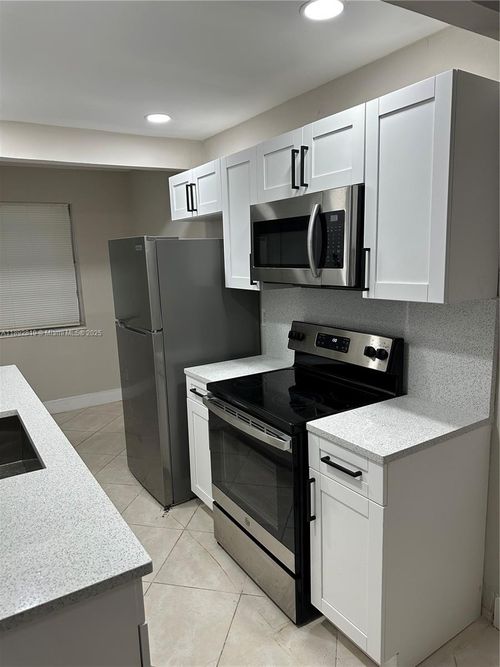 apt-102-1100 Ne 1st Ct, Hallandale Beach, FL, 33009-4411 | Card Image