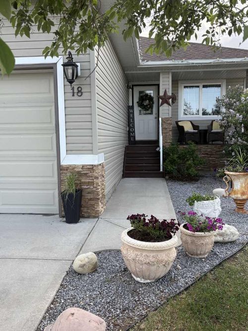 18 Wyndham Park View, Carseland, AB, T0J0M0 | Card Image