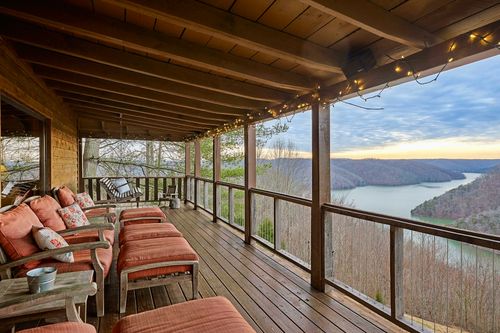 207 Dillon Rd, Baxter, TN, 38544-6921 | Card Image