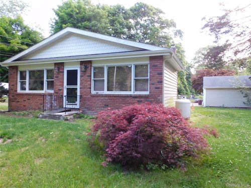 40 Wood Rd, Centereach, NY, 11720-1620 | Card Image