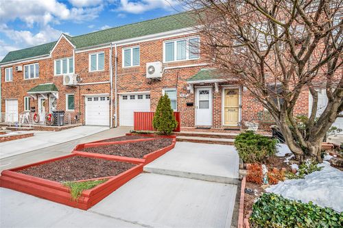 59 70th St, Maspeth, NY, 11378-2640 | Card Image