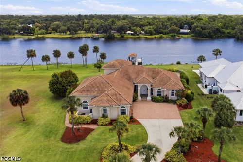 2504 Caloosa Shores Dr, Labelle, FL, 33935-9630 | Card Image
