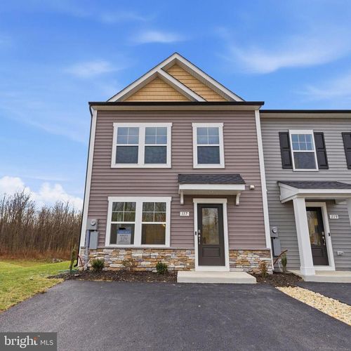 117 Courthouse Dr, MARTINSBURG, WV, 25404-3749 | Card Image