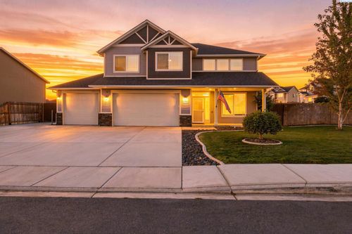 5902 Nauvoo Ln, Pasco, WA, 99301-6907 | Card Image