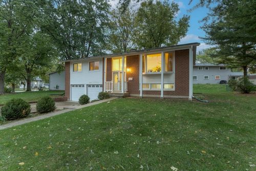 2801 Mitchell Dr, Woodridge, IL, 60517-1561 | Card Image