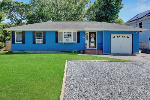 86 Parkview Dr, Shirley, NY, 11967-4320 | Card Image