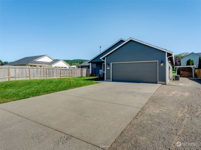 217 S Spruce Avenue, House other with 3 bedrooms, 2 bathrooms and 2 parking in Yacolt WA | Image 2