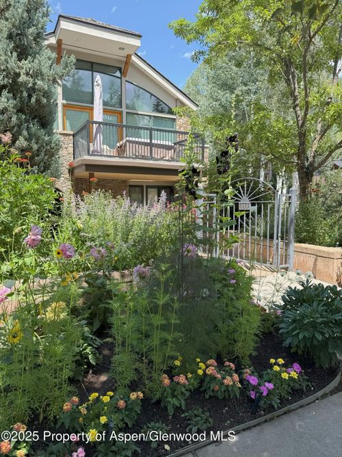 8-990 E Hopkins Ave, Aspen, CO, 81611-2030 | Card Image