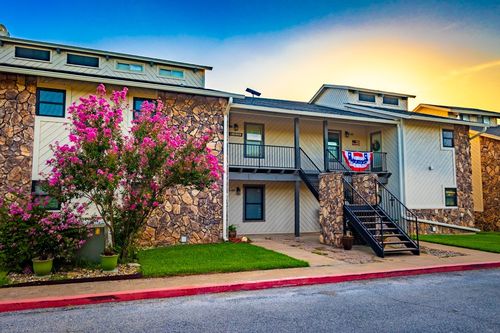 e206-3033 Hells Gate Loop, Strawn, TX, 76475-2335 | Card Image