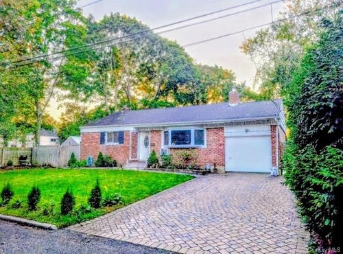 17 Grayley Pl, Huntingtn Sta, NY, 11746-3111 | Card Image